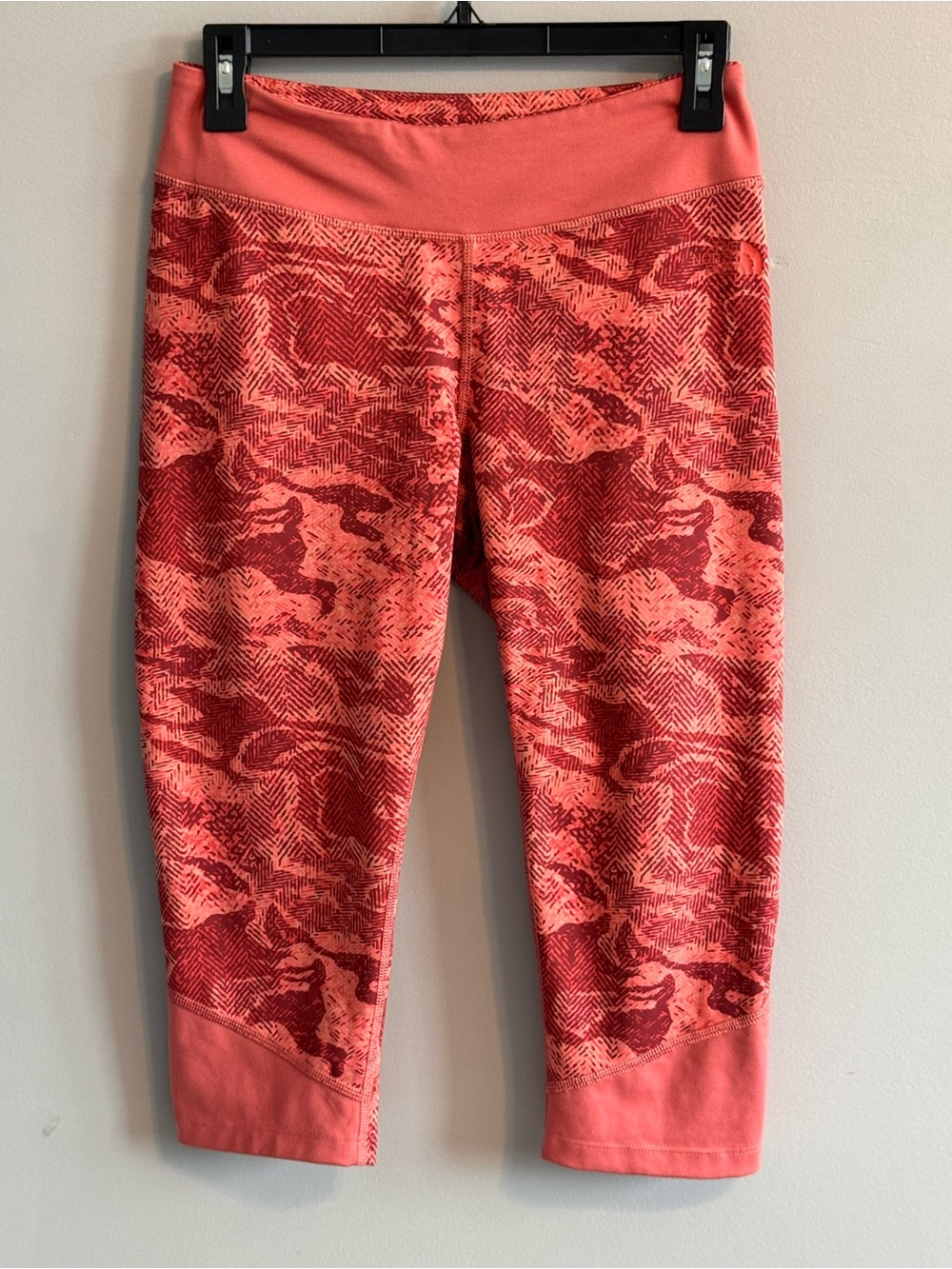 The North Face FlashDry Women’s M Coral Printed Capri Leggings
